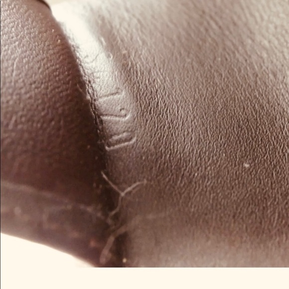 🔑 Louis Vuitton M93517 Vernis Burgundy Keychain - Picture 9 of 11